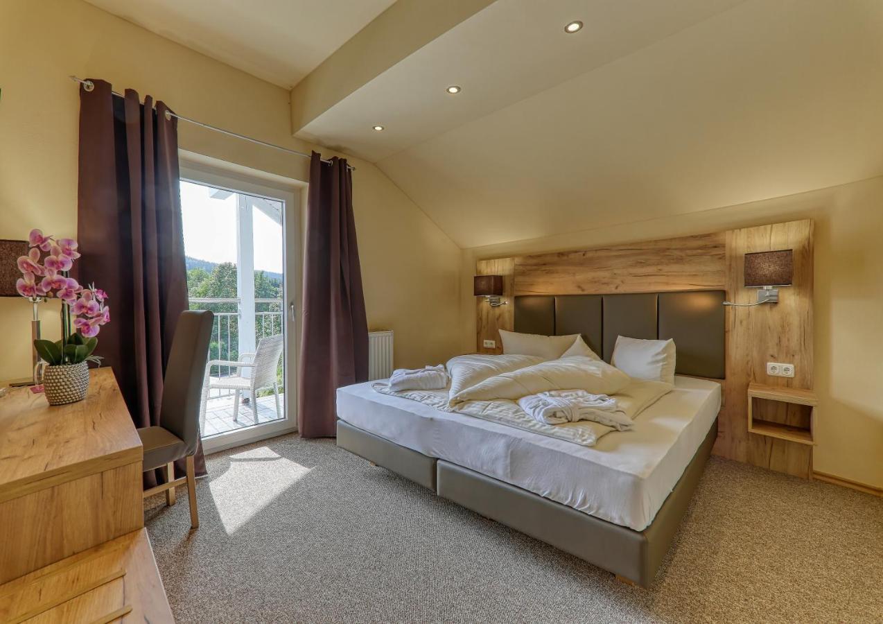 Wellnesshotel Deine Auszeit, Adults Only Achslach Eksteriør bilde