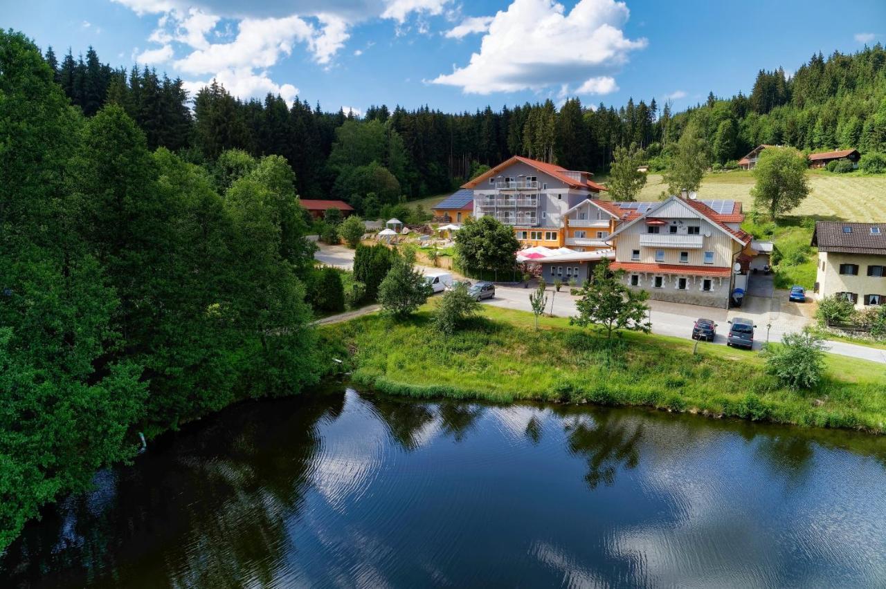 Wellnesshotel Deine Auszeit, Adults Only Achslach Eksteriør bilde
