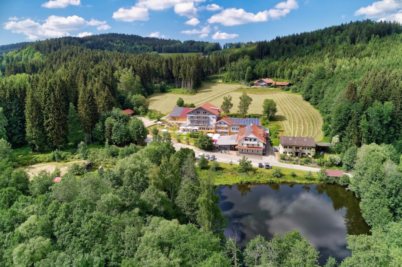 Wellnesshotel Deine Auszeit, Adults Only Achslach Eksteriør bilde