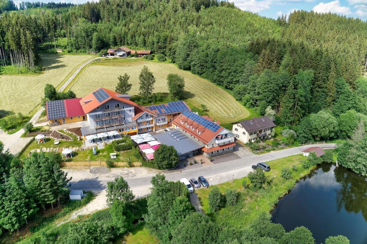 Wellnesshotel Deine Auszeit, Adults Only Achslach Eksteriør bilde